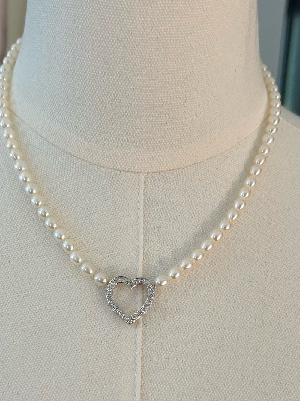 Vintage White Pearl Necklace with Glittering Silver Heart